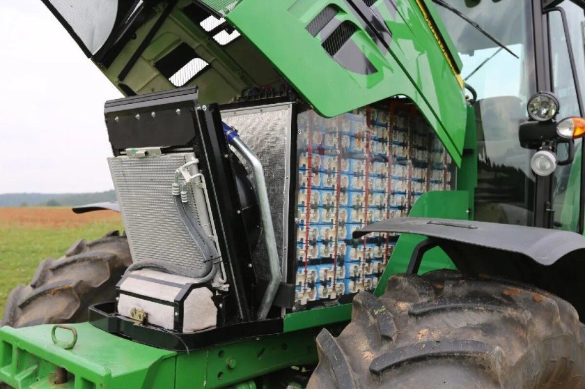 John Deere электротрактор