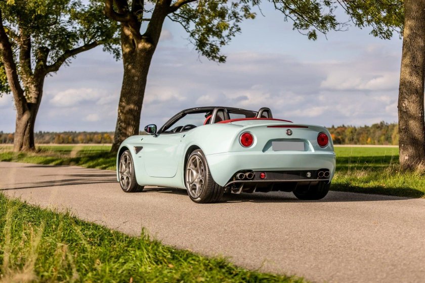 Alfa Romeo 8c в кузове родстер