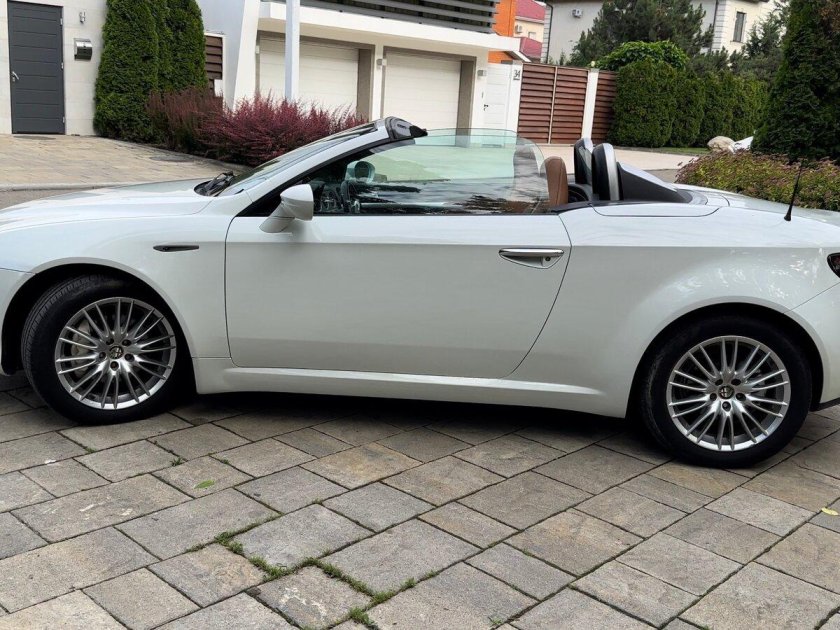 Альфа Ромео Спайдер кабриолет