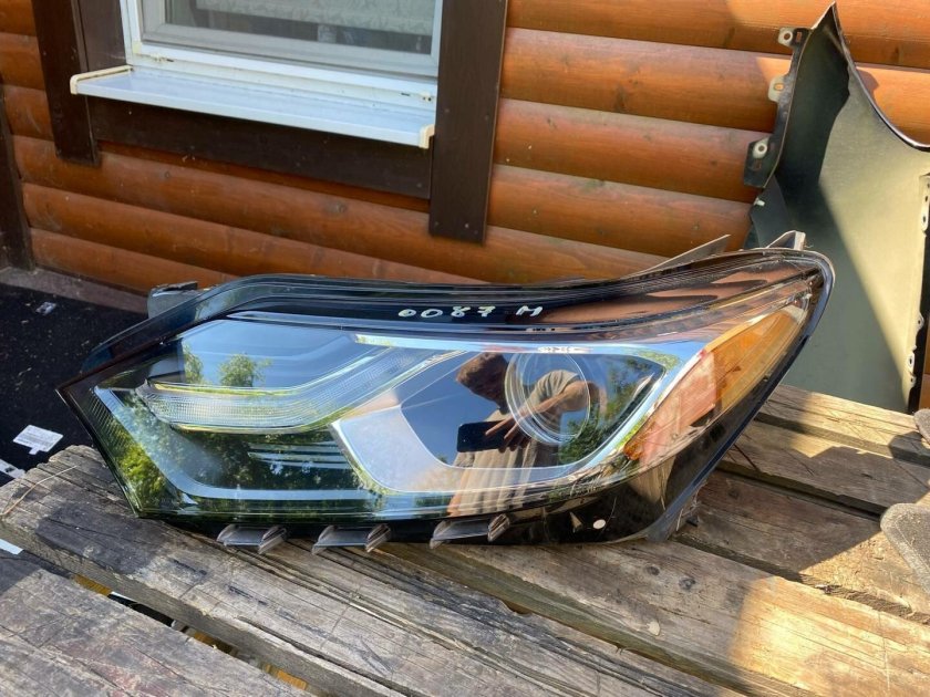 Фара переднего левого