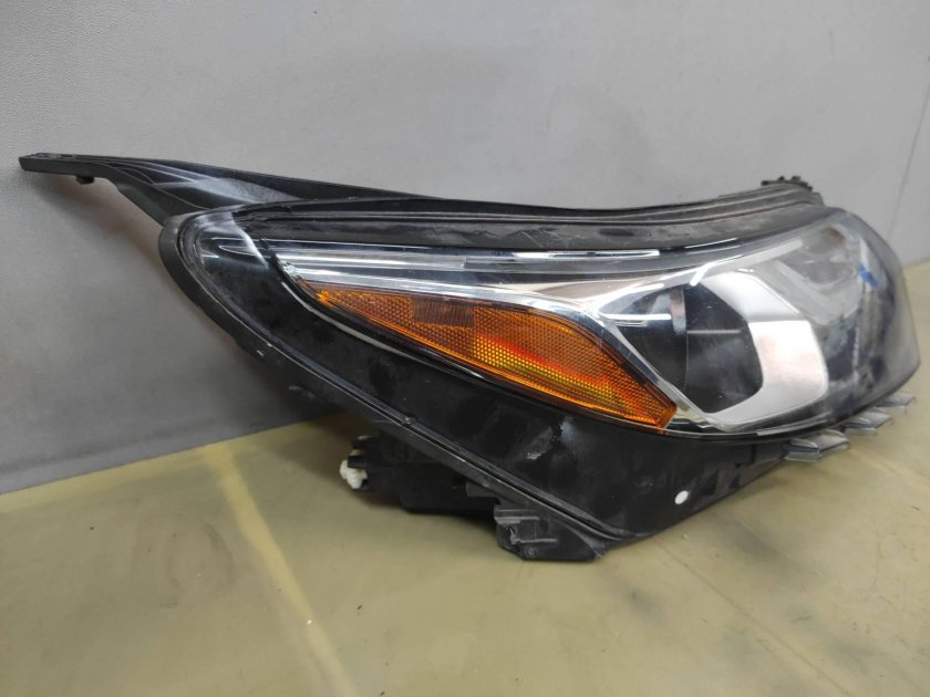 Фара правая для