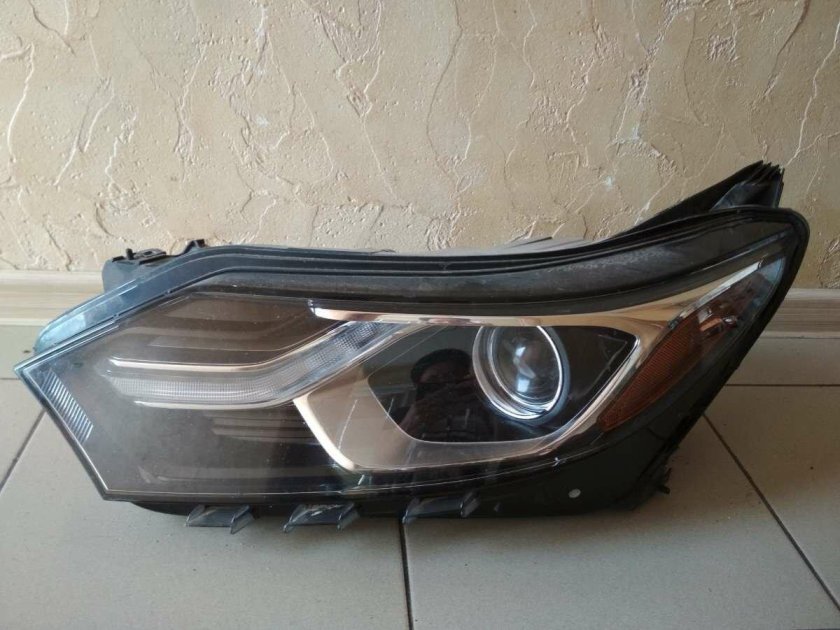 Фара переднего левого