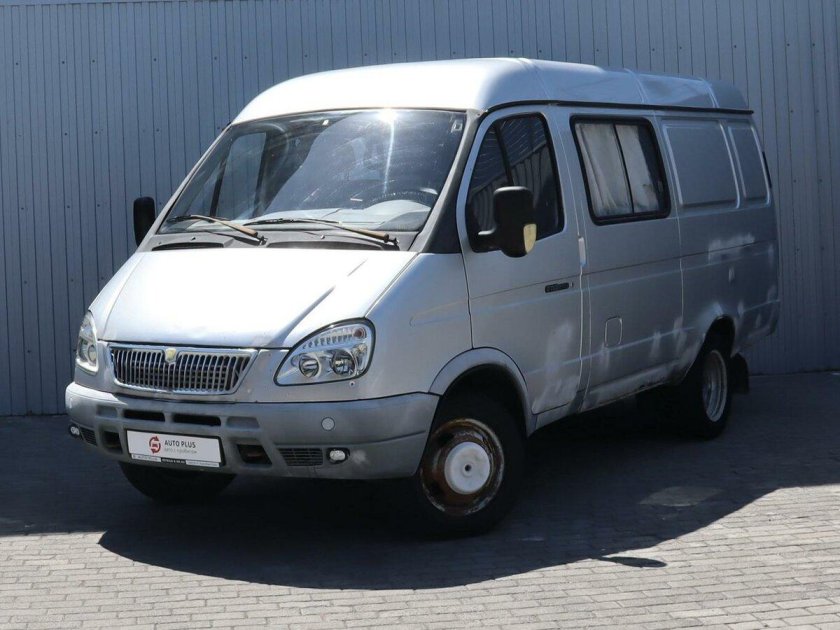 ГАЗ 2705 Комби первого поколения на природе