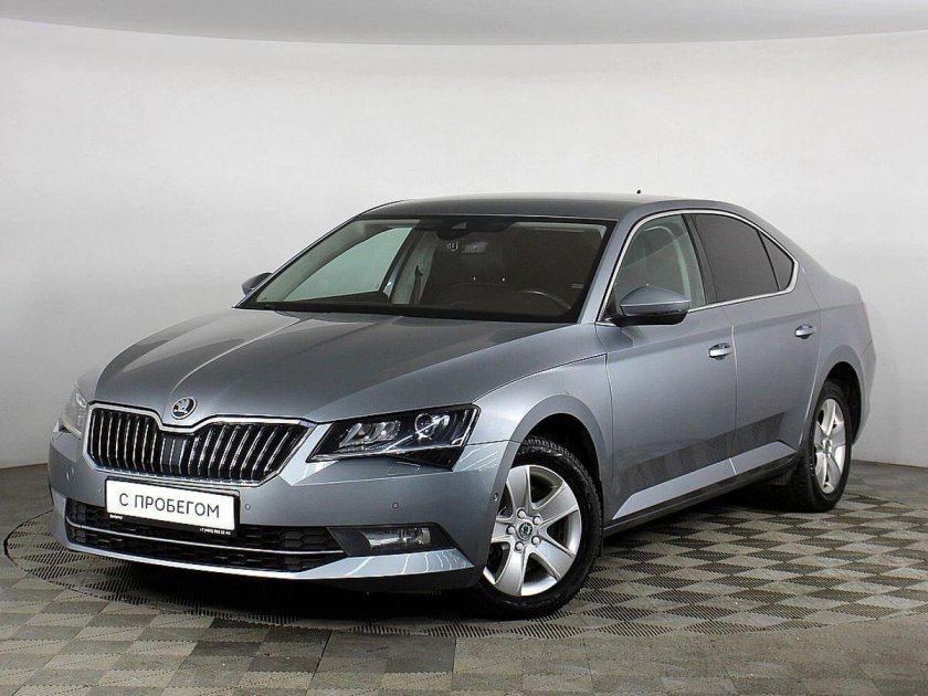 Шкода Суперб серая