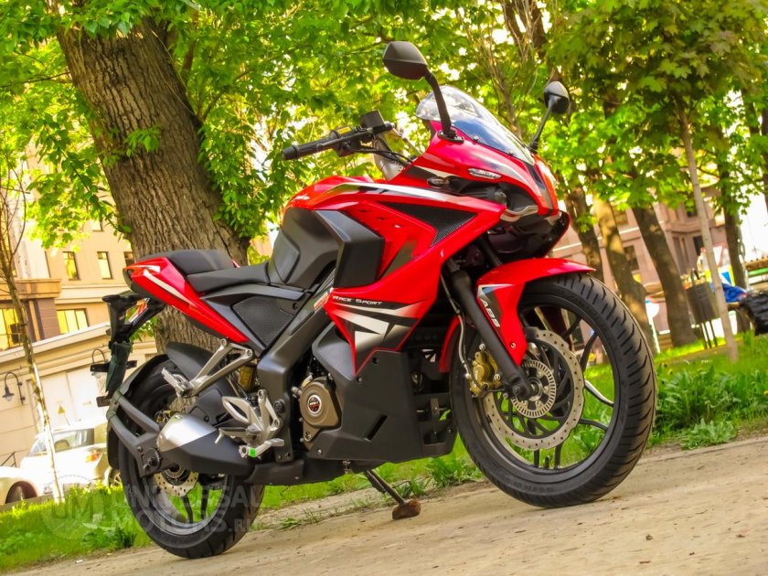 Мотоцикл Bajaj RS 200