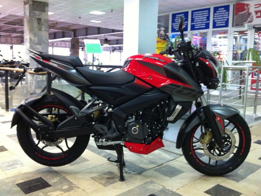 Мотоцикл Баджадж Пульсар 200