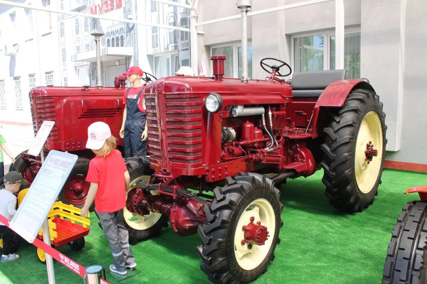 МТЗ 380 трактор