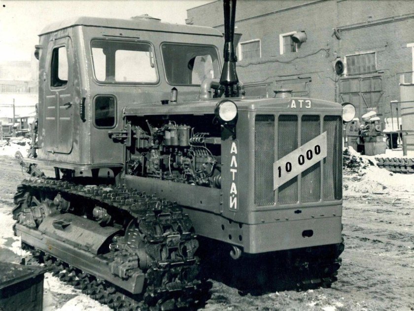 Гусеничный трактор т4 Алтай