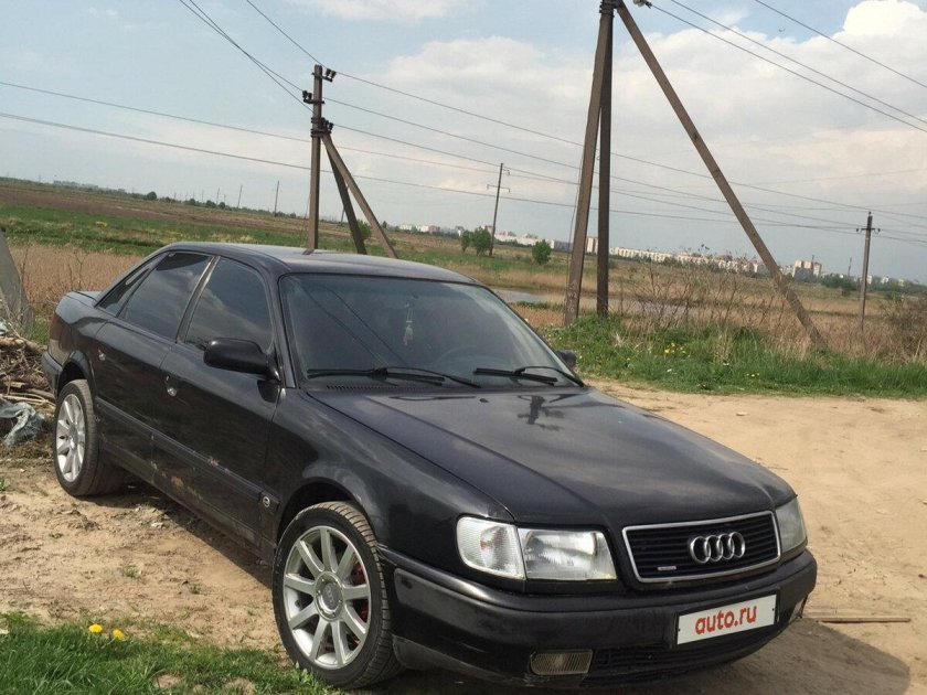 Ауди 100 черная