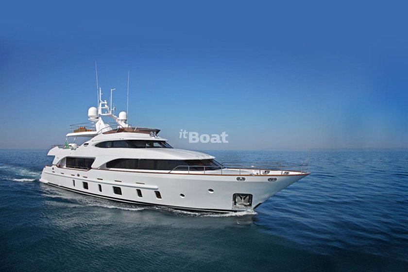 Яхта Бенетти