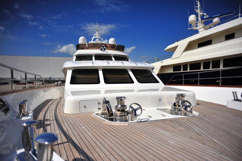 Яхта 100 метров