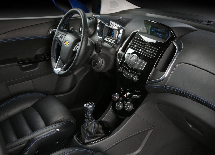 Chevrolet Cobalt черный салон