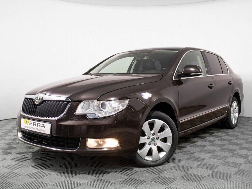 Шкода Суперб 2012 серебристая