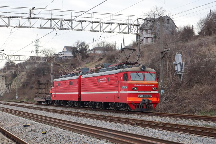 Локомотив поезд