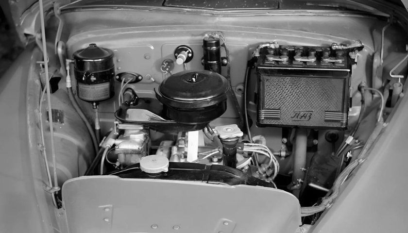 ГАЗ м20 моторный отсек