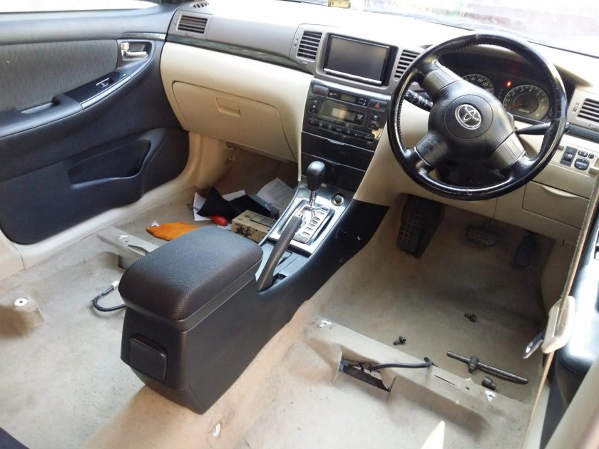 Toyota Fielder 2005 салон