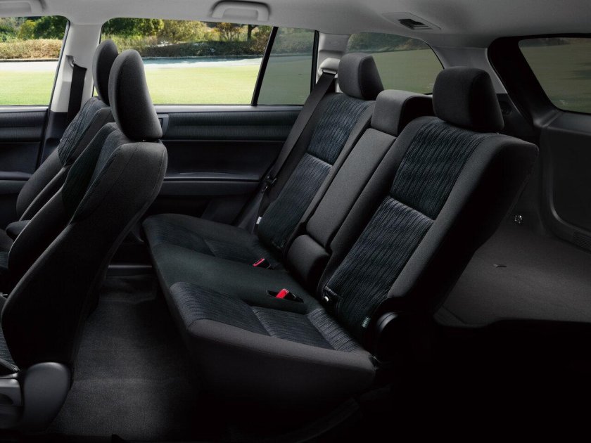 Toyota Corolla Fielder 2012 салон