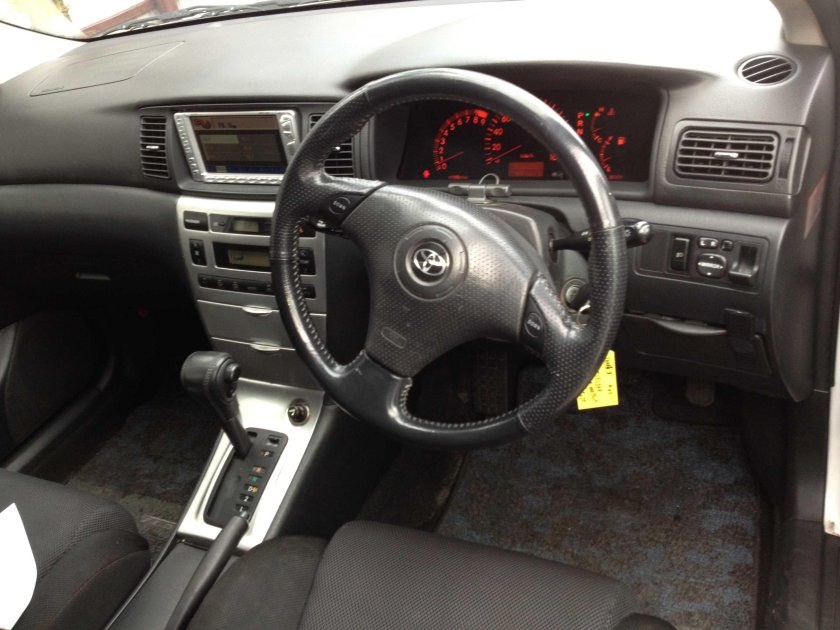 Toyota Fielder 2005 салон