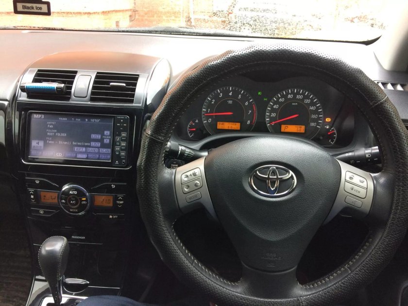 Toyota Corolla Fielder 2008 салон