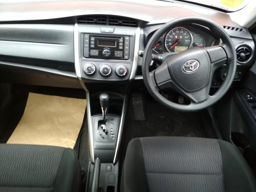 Toyota Corolla Axio 2013