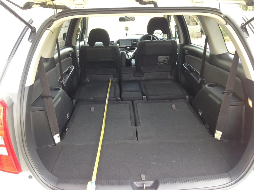 Toyota Wish 2005 багажник