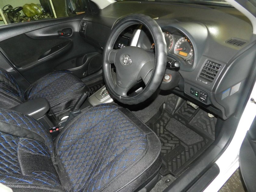 Toyota Fielder 2011 салон