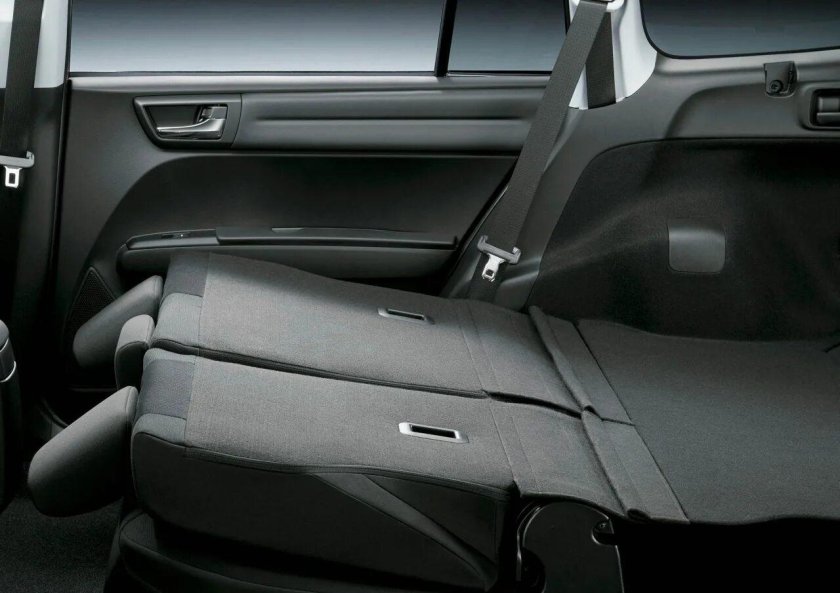 Тойота Королла Филдер 2019 салон