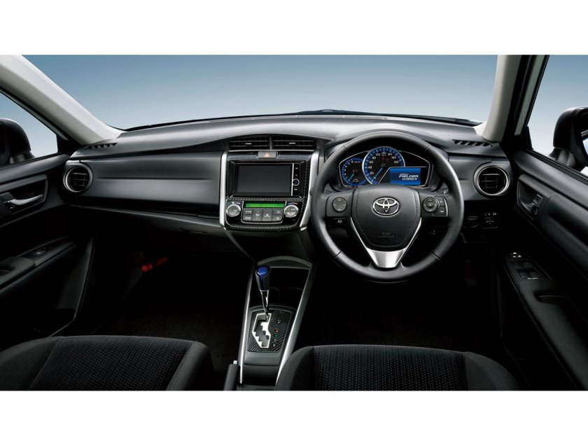 Toyota Corolla Fielder 2013 салон
