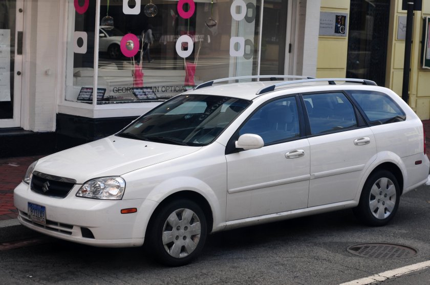 Suzuki forenza универсал