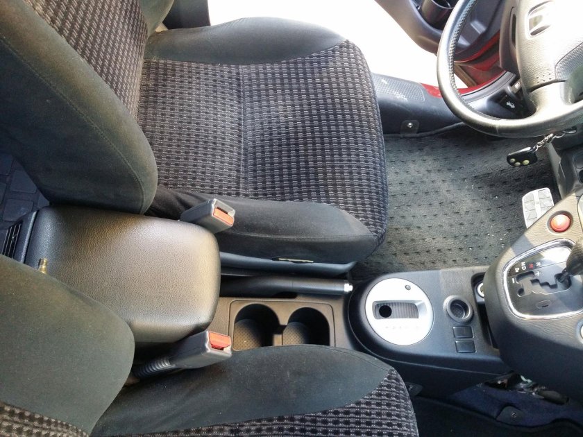 Подлокотник Honda Stream rn1