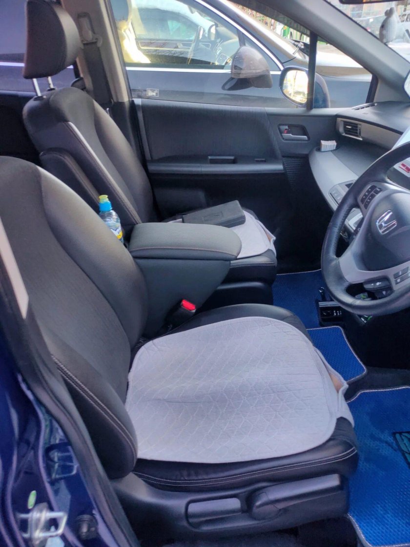 Подлокотник Honda freed 2008