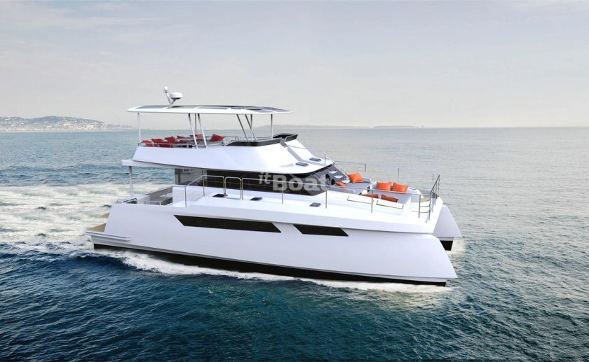 Моторный катамаран