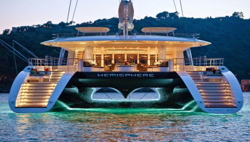 Яхта катамаран