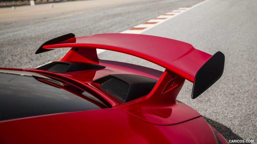 Порше 911 со спойлером