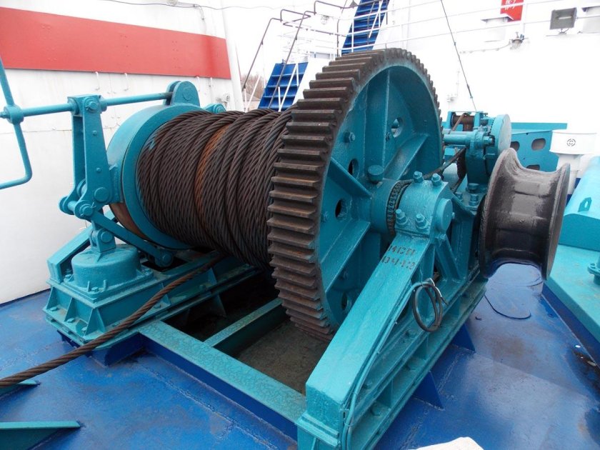Буксирная лебедка судовая сб-1
