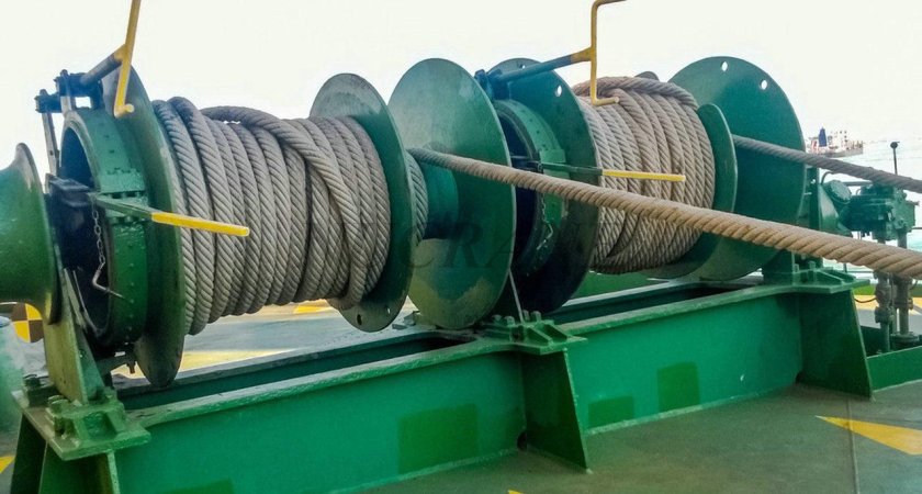 Лебедка на судне