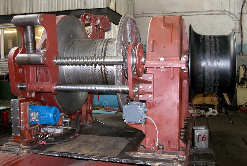 Лебёдка якорно-швартовная Ляш-125/300