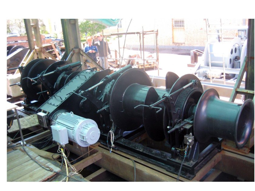 Лебёдка якорно-швартовная Ляш-125/300