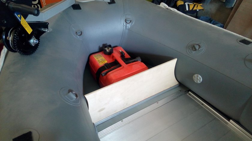 Лодка ПВХ 290 рундук носовой