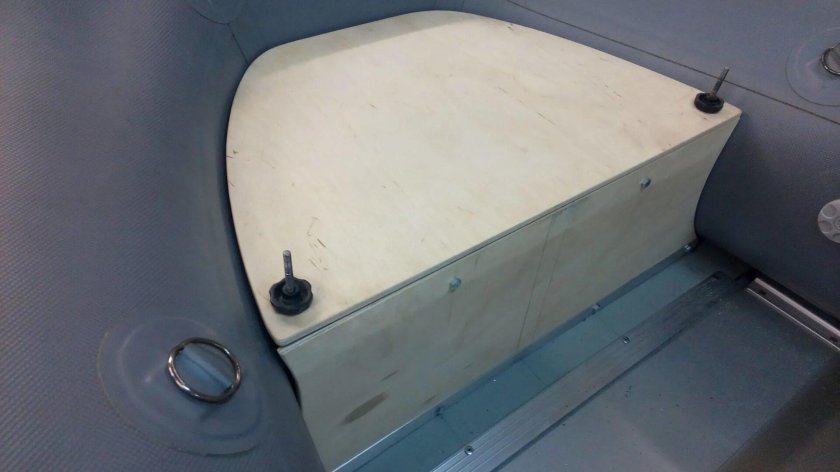 Лодка ПВХ 320 носовой рундук