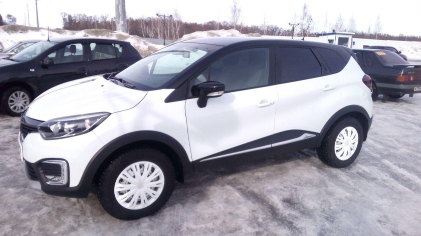 Рено Каптур белый с черной крышей