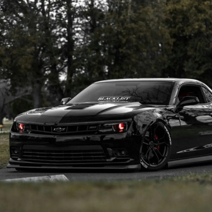 Шевроле Камаро черная