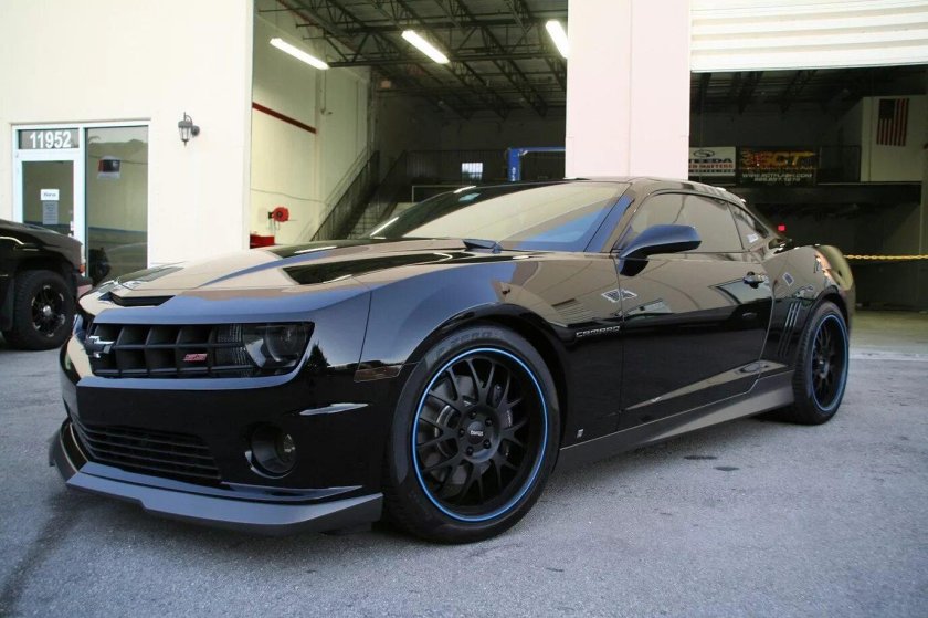 Шевроле Камаро 2022 черный