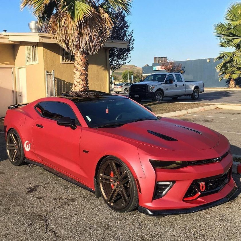 Chevrolet Camaro zl1 красный