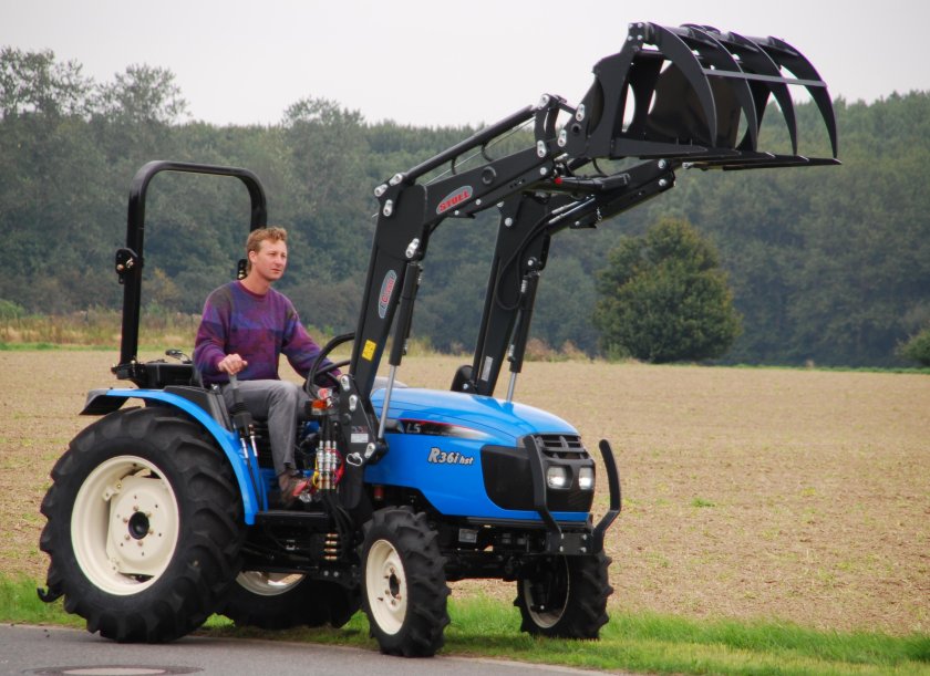 Трактор LS R 36 I HST
