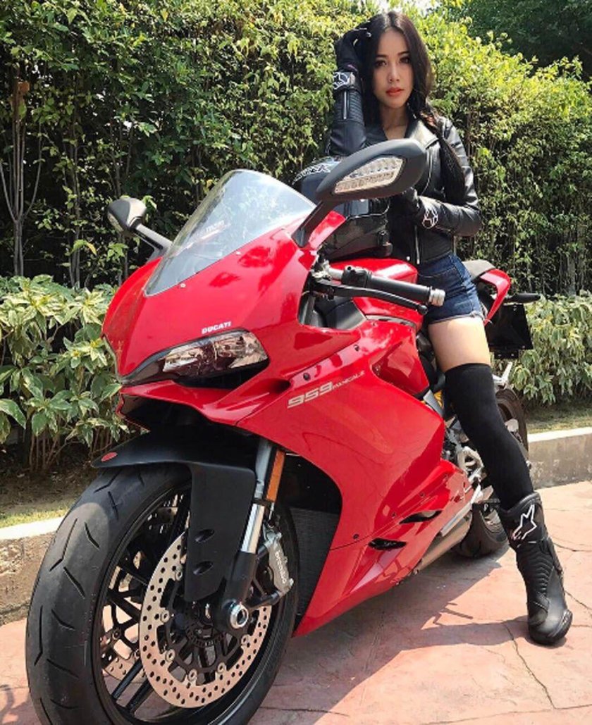 Девушка на мотоцикле Санкт- Петербург