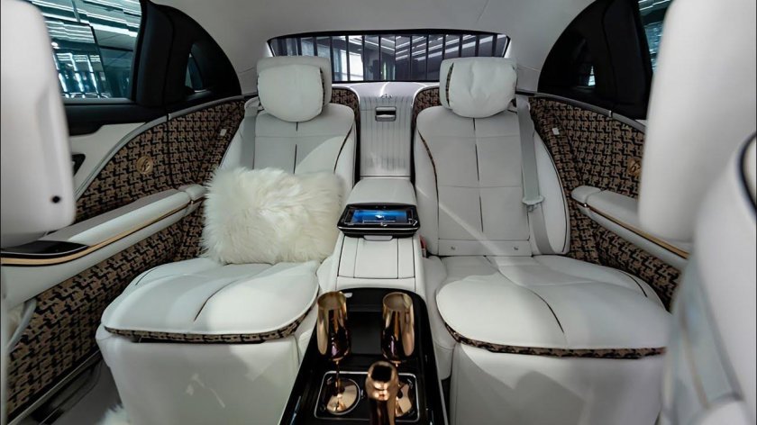 Мерседес Майбах 2022