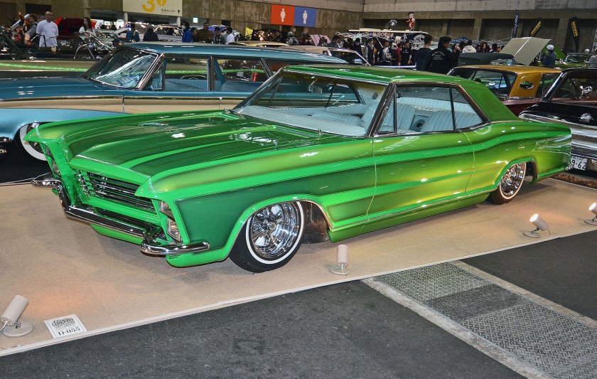 Buick Riviera лоурайдер