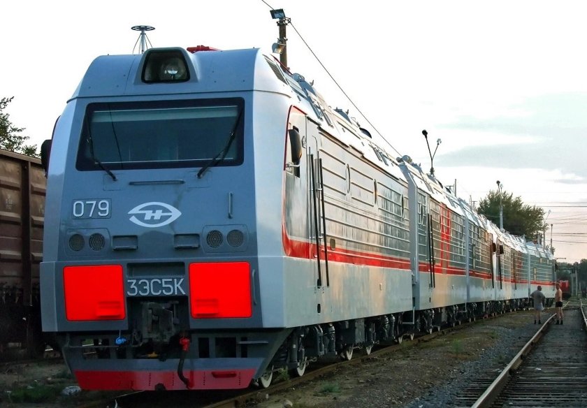 4 Секционный электровоз