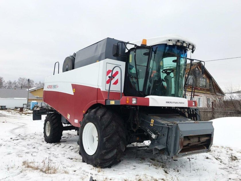 Зерноуборочный комбайн Acros 595
